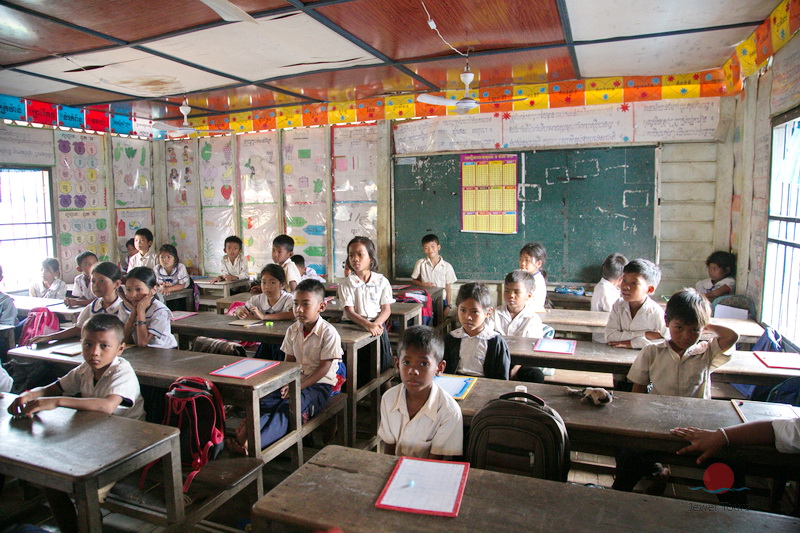 School class on Tonle sap lake